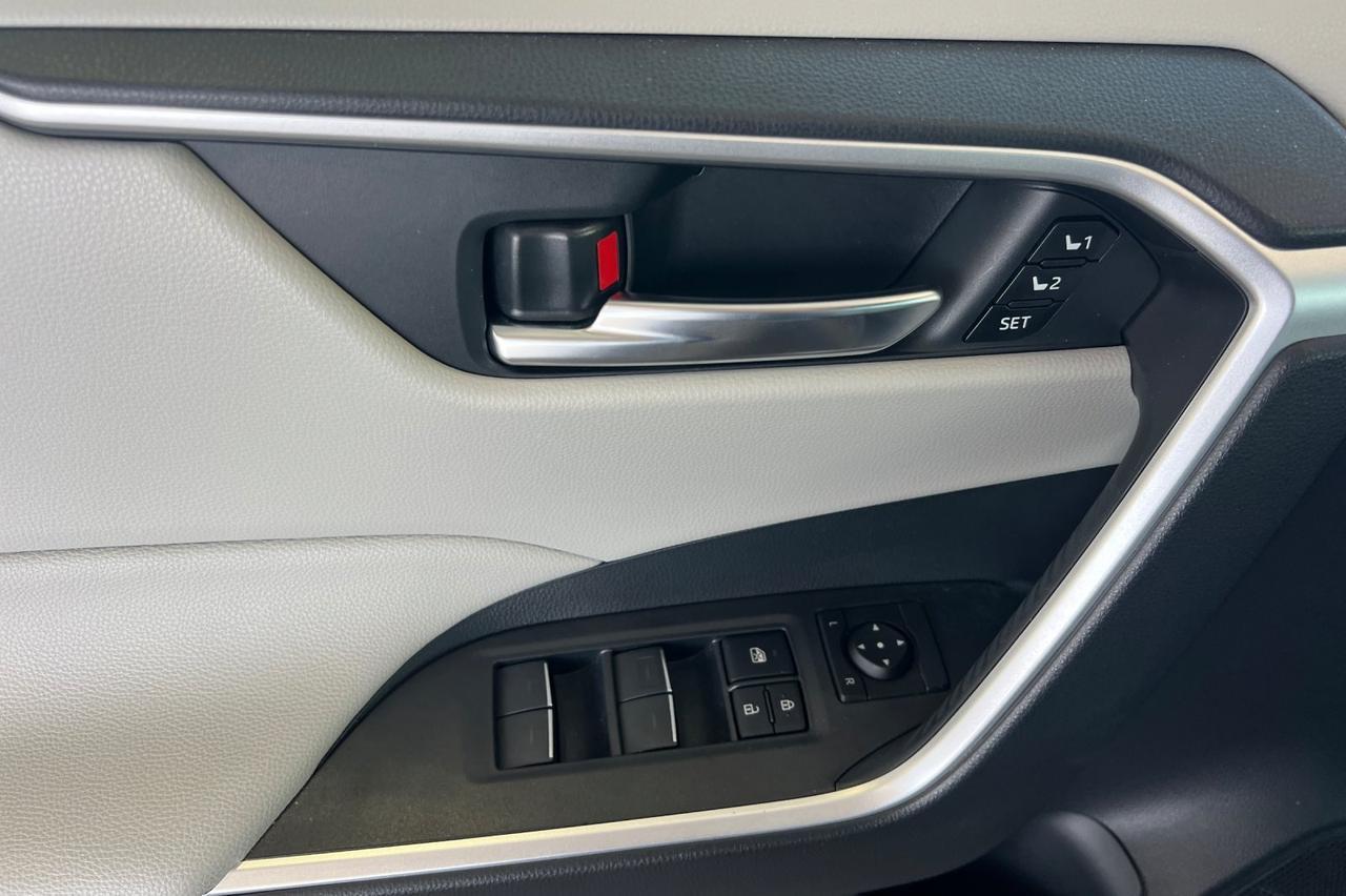 2025 Toyota RAV4 Hybrid XLE Premium Ontario OR