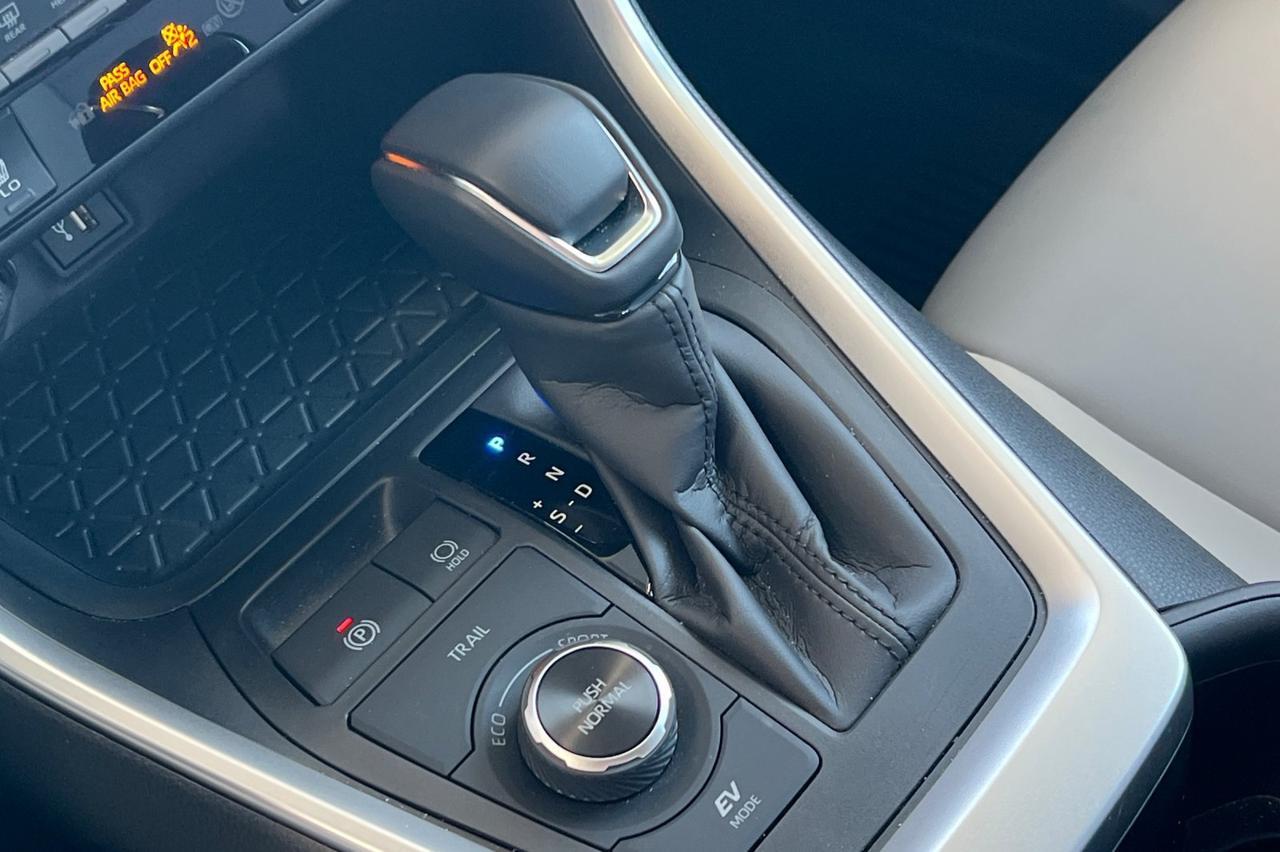 2025 Toyota RAV4 Hybrid XLE Premium Ontario OR