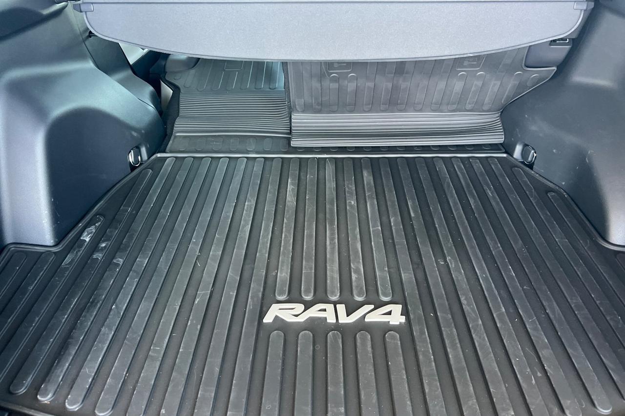 2025 Toyota RAV4 Hybrid XLE Premium Ontario OR