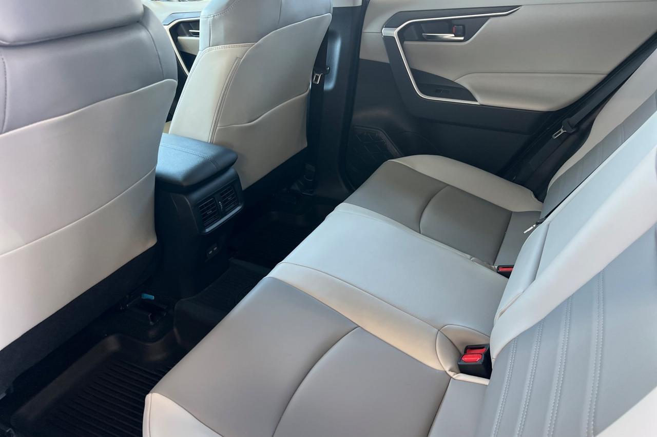2025 Toyota RAV4 Hybrid XLE Premium Ontario OR