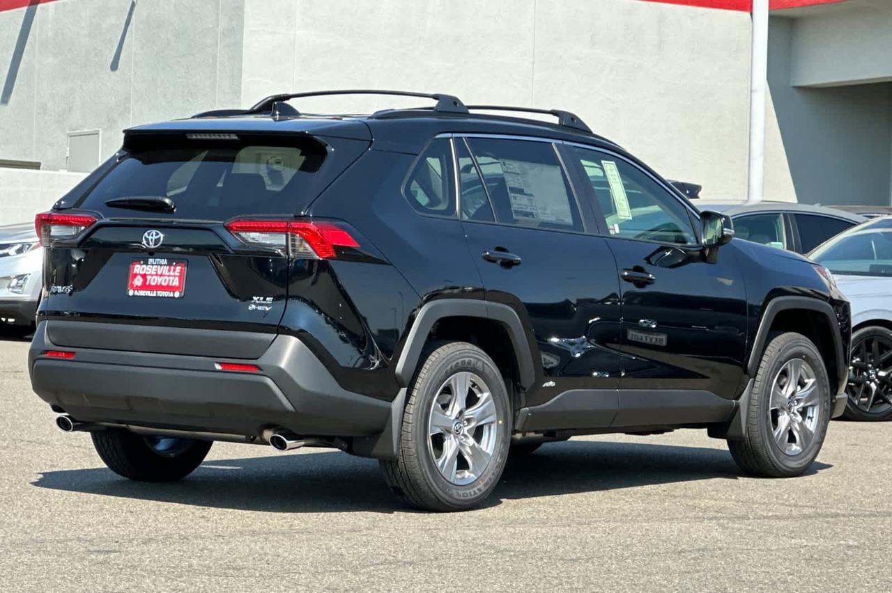 2025 Toyota RAV4 Hybrid XLE