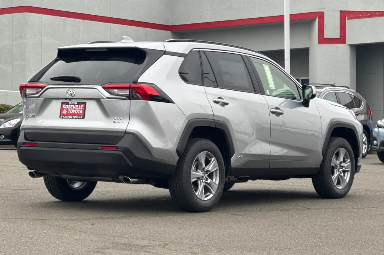 2025 Toyota RAV4 Hybrid XLE
