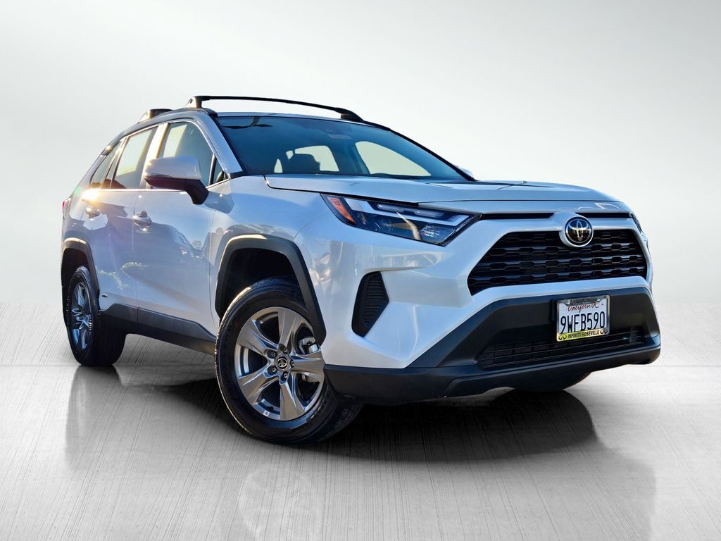2025 Toyota RAV4 Hybrid XLE