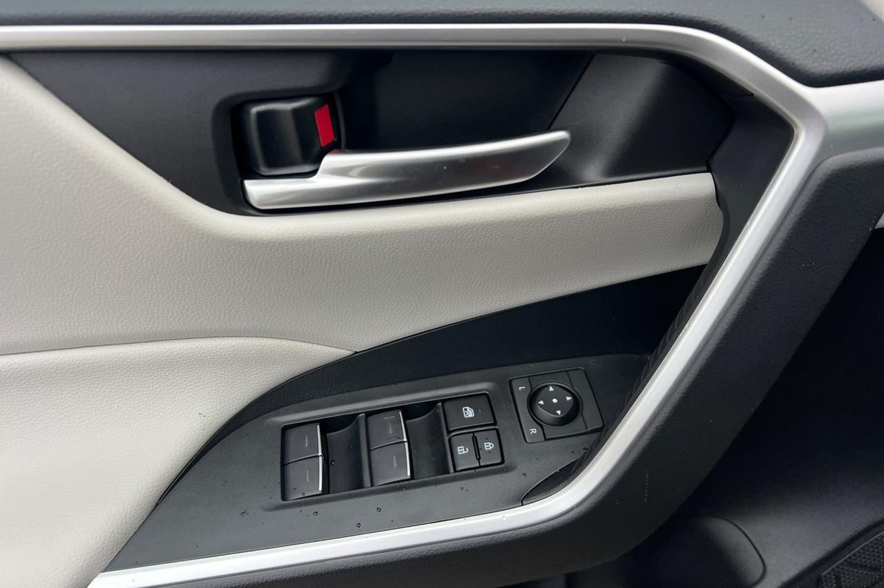 2025 Toyota RAV4 Hybrid XLE Ontario OR