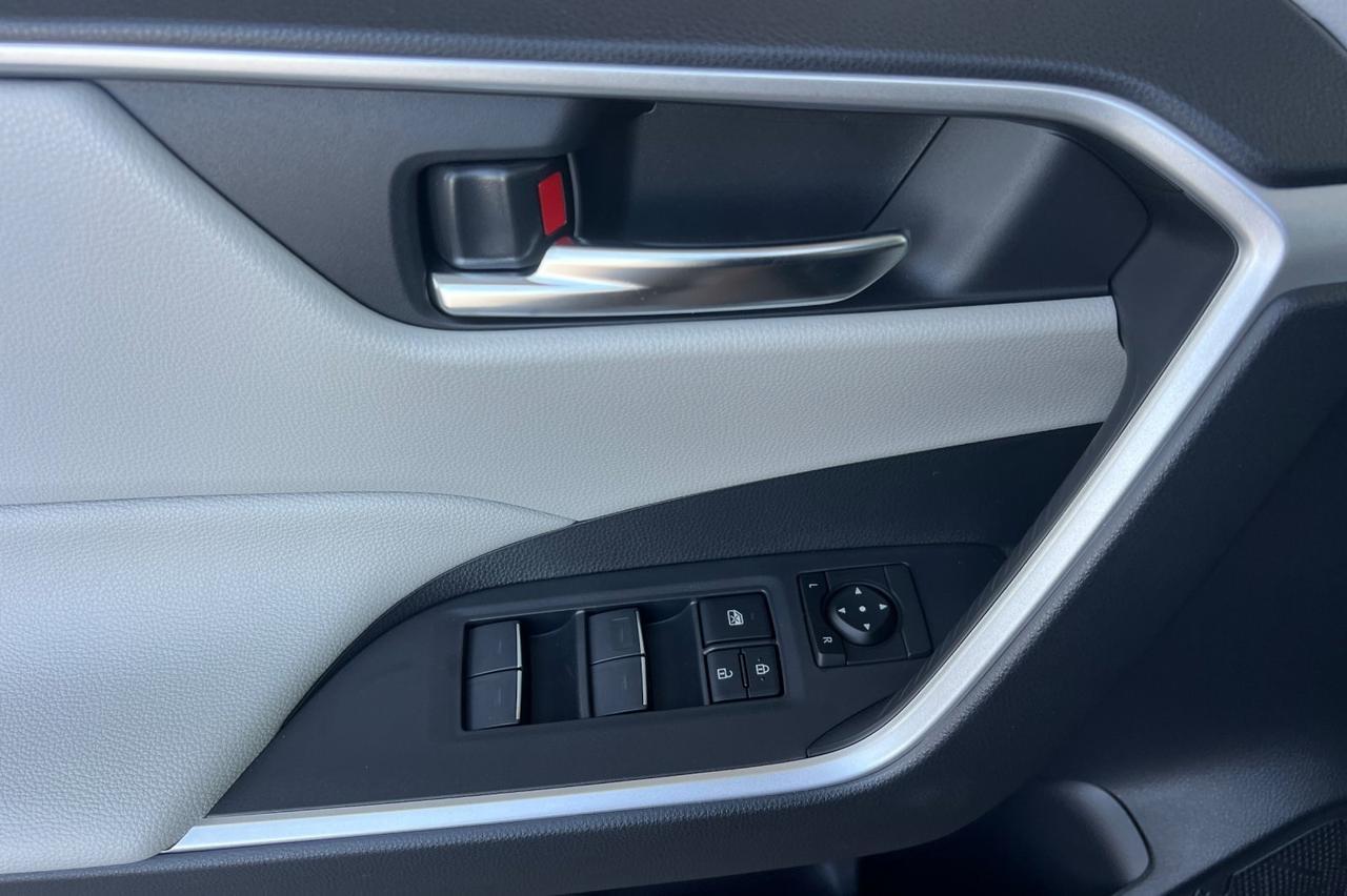 2025 Toyota RAV4 Hybrid XLE Ontario OR