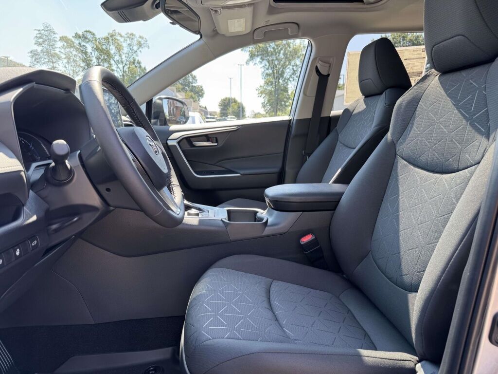 2025 Toyota RAV4 Hybrid XLE Fredericksburg VA