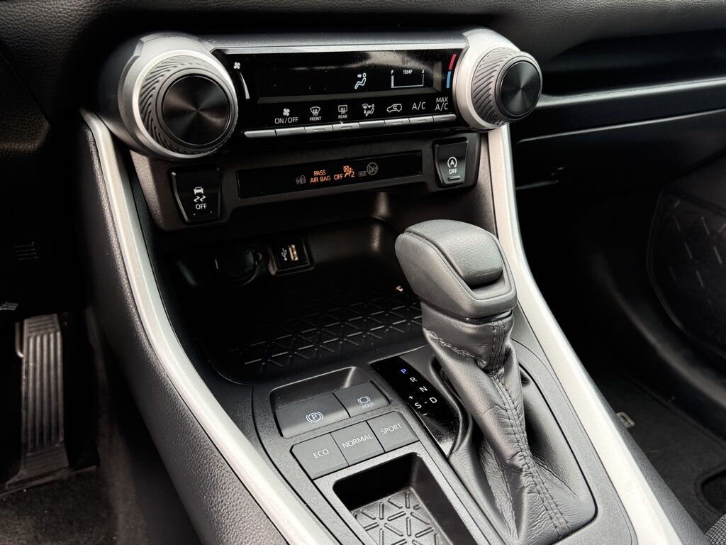 2025 Toyota RAV4 LE Crestwood KY