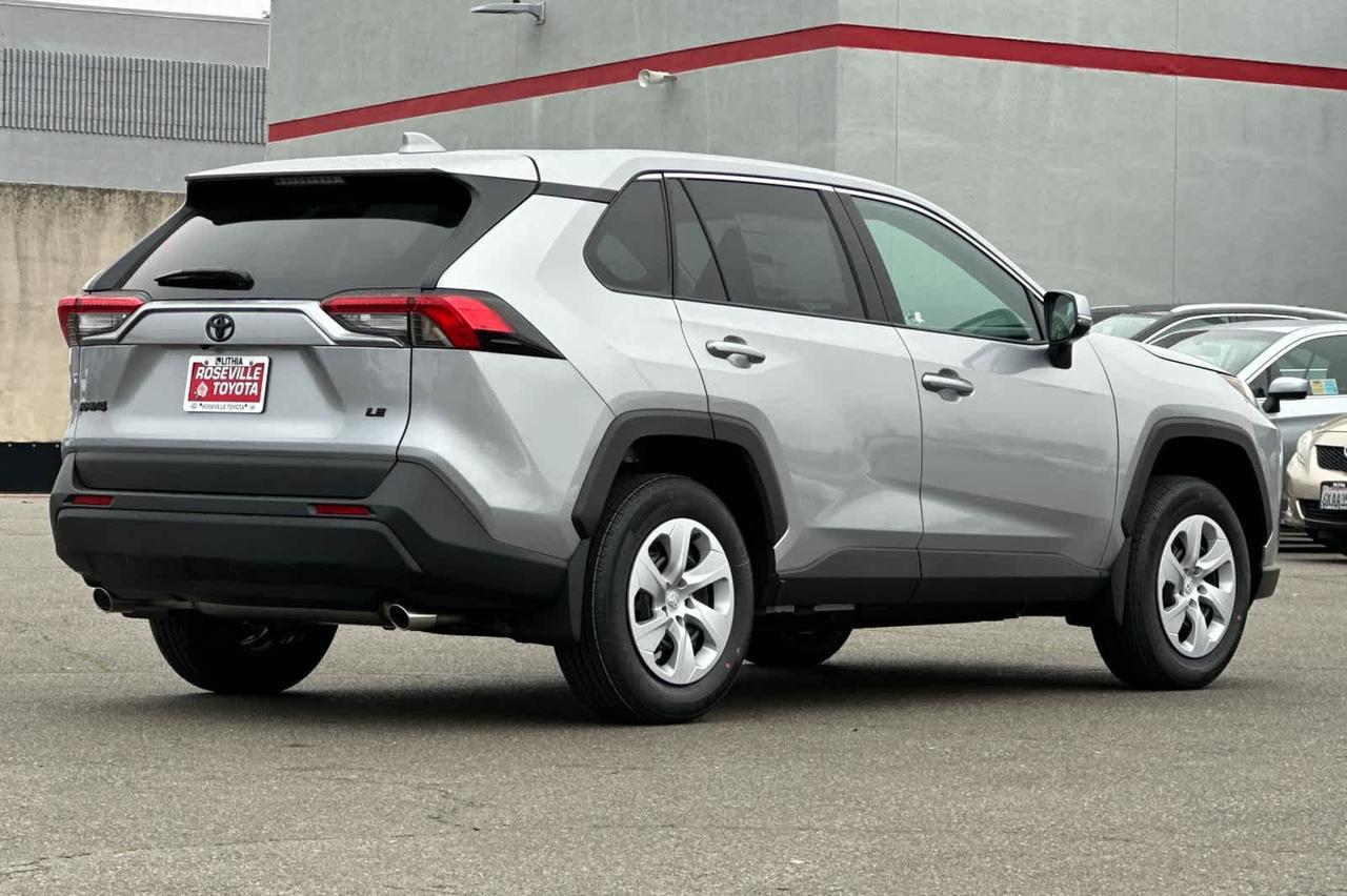2025 Toyota RAV4 LE
