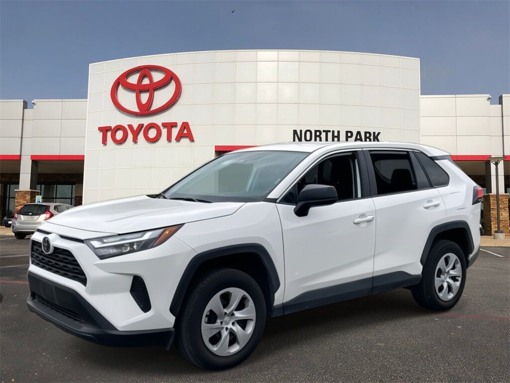 2025 Toyota RAV4 LE
