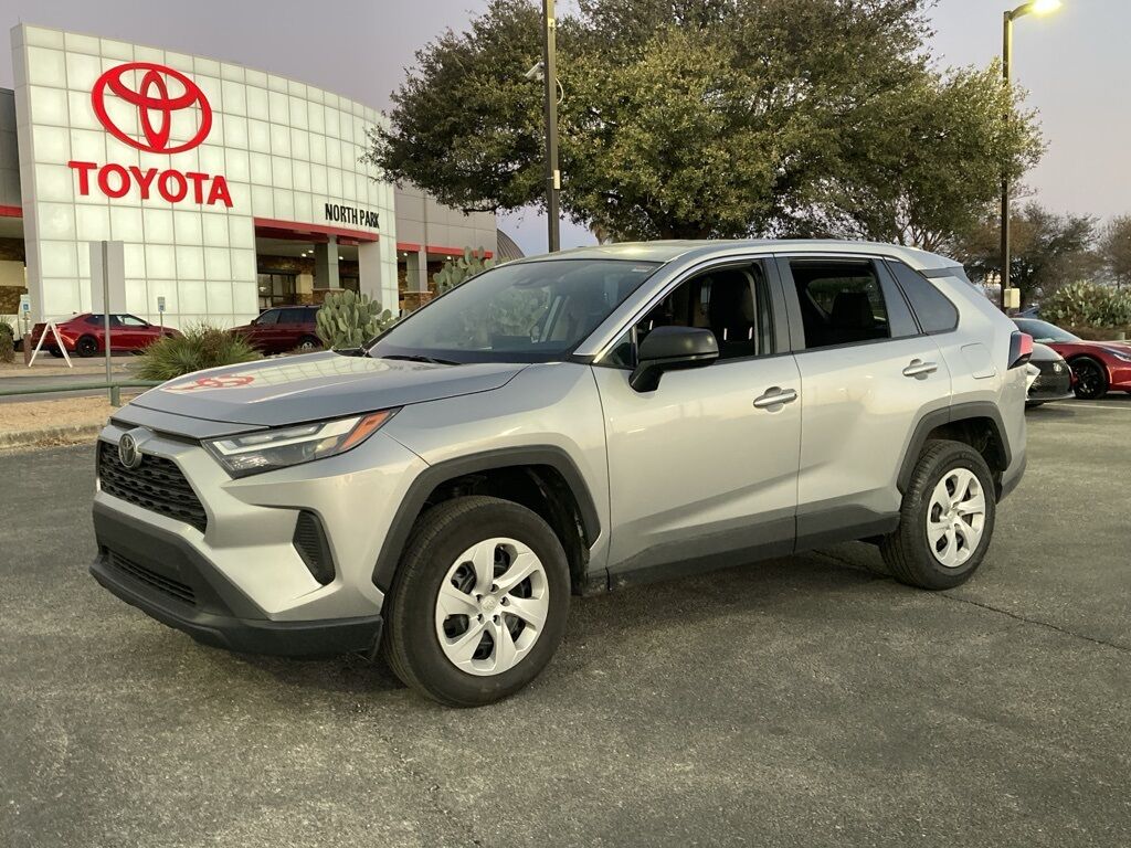 2025 Toyota RAV4 LE