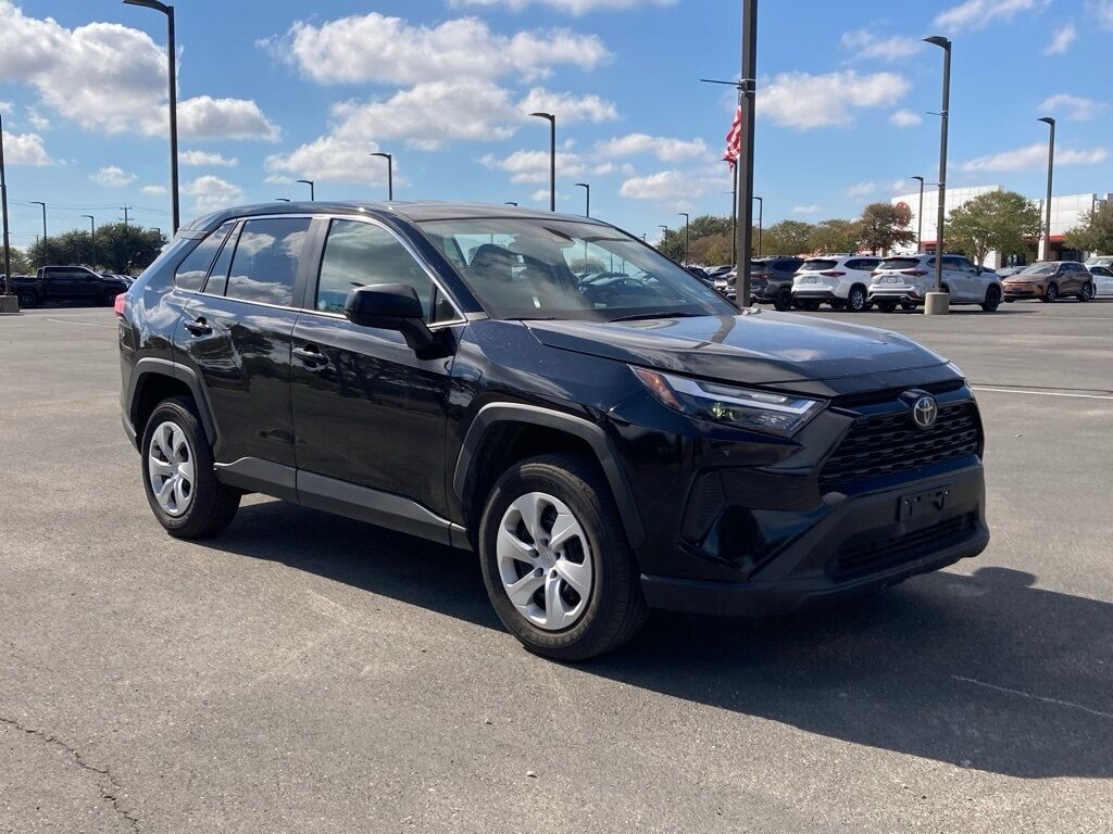 2025 Toyota RAV4 LE