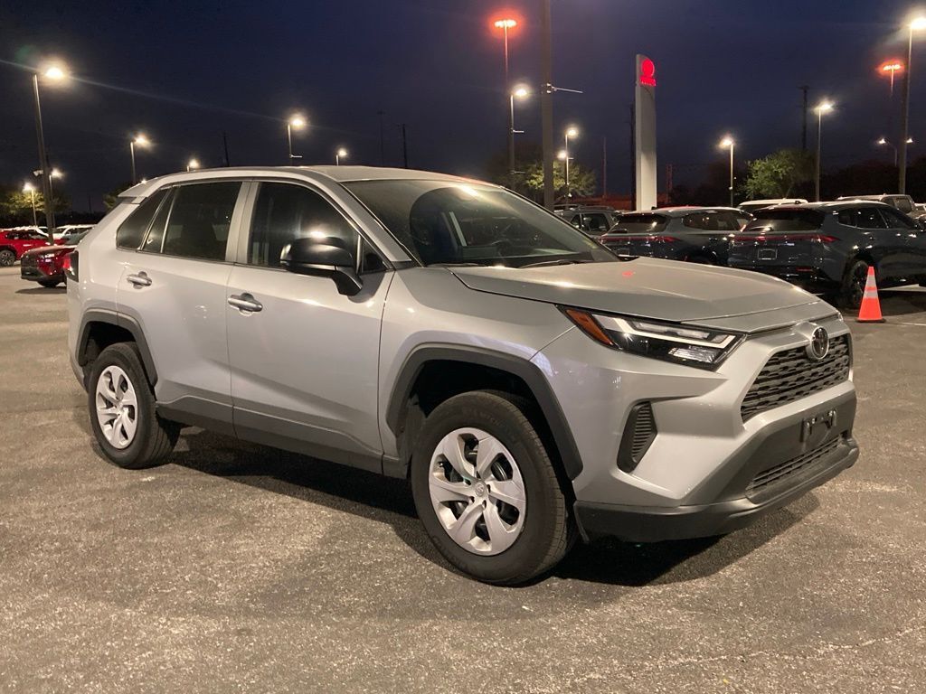 2025 Toyota RAV4 LE