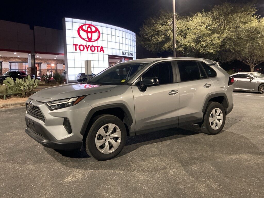 2025 Toyota RAV4 LE