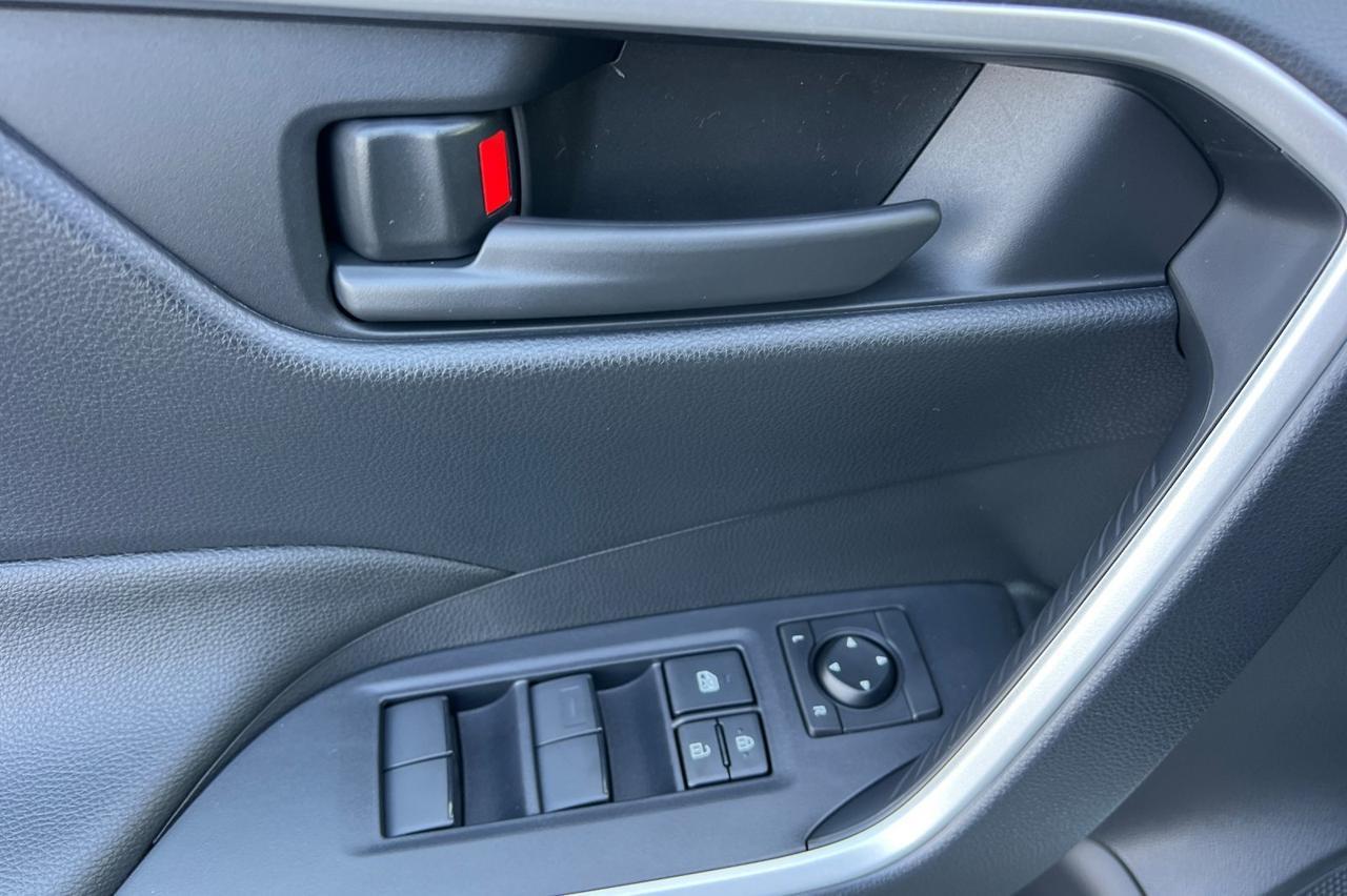2025 Toyota RAV4 LE Ontario OR