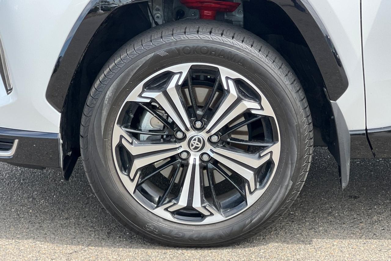 2025 Toyota RAV4 Plug-In Hybrid XSE Roseville CA