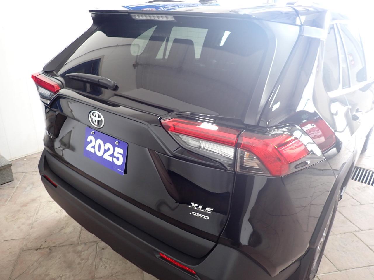 2025 Toyota RAV4 XLE AWD LEATHER SUNROOF Listowel ON