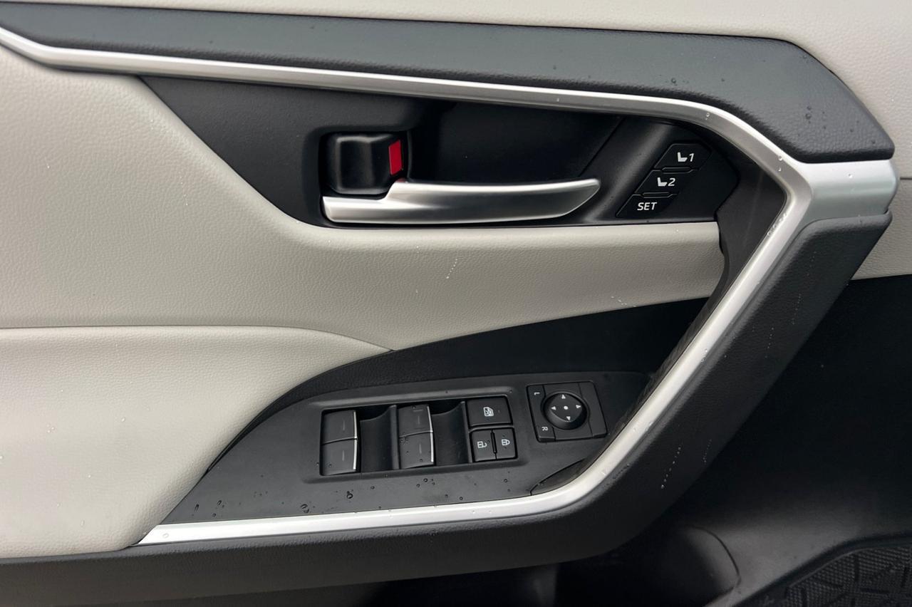 2025 Toyota RAV4 XLE Premium Ontario OR
