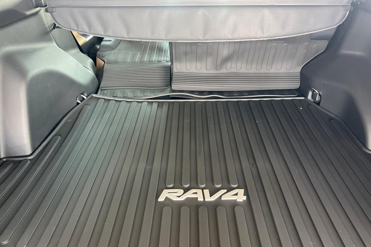 2025 Toyota RAV4 XLE Premium Ontario OR