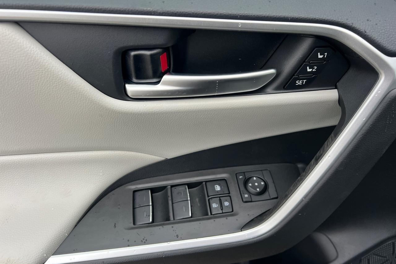 2025 Toyota RAV4 XLE Premium Ontario OR