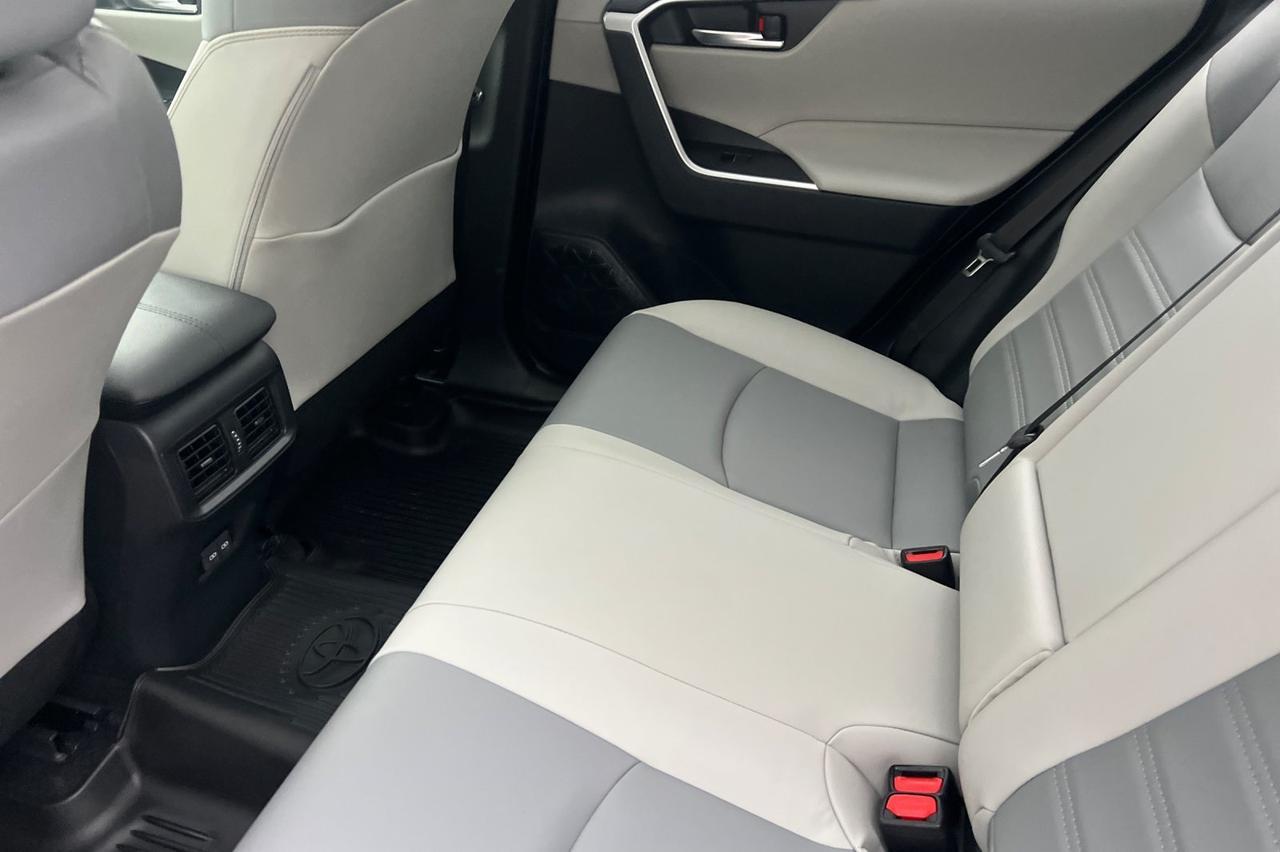 2025 Toyota RAV4 XLE Premium Ontario OR