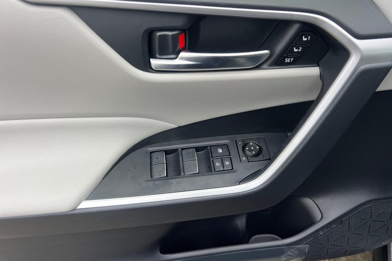 2025 Toyota RAV4 XLE Premium Ontario OR