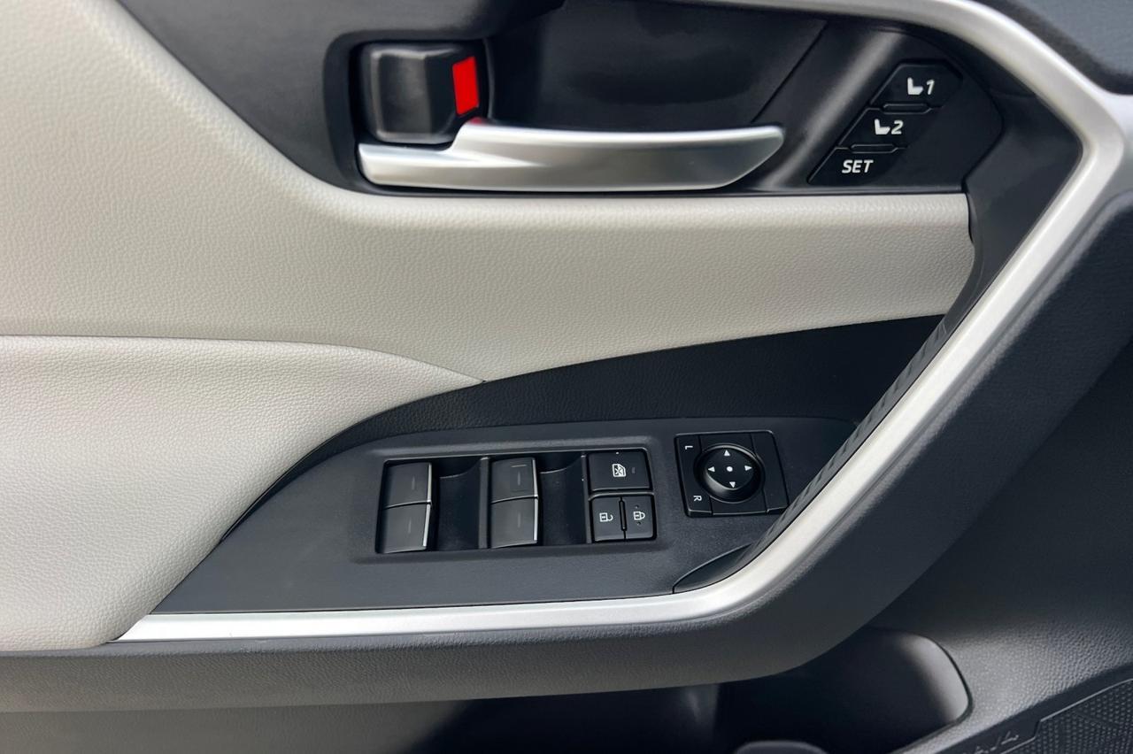 2025 Toyota RAV4 XLE Premium Ontario OR