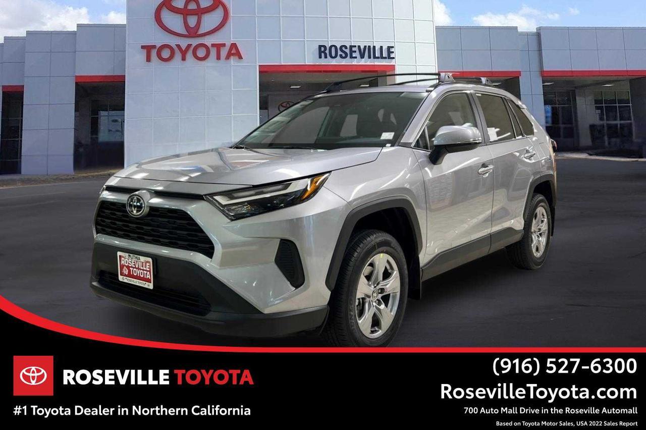 2025 Toyota RAV4 XLE photo 3