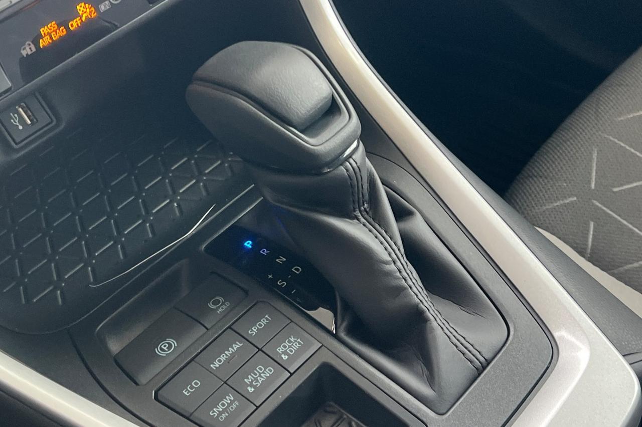 2025 Toyota RAV4 XLE Ontario OR