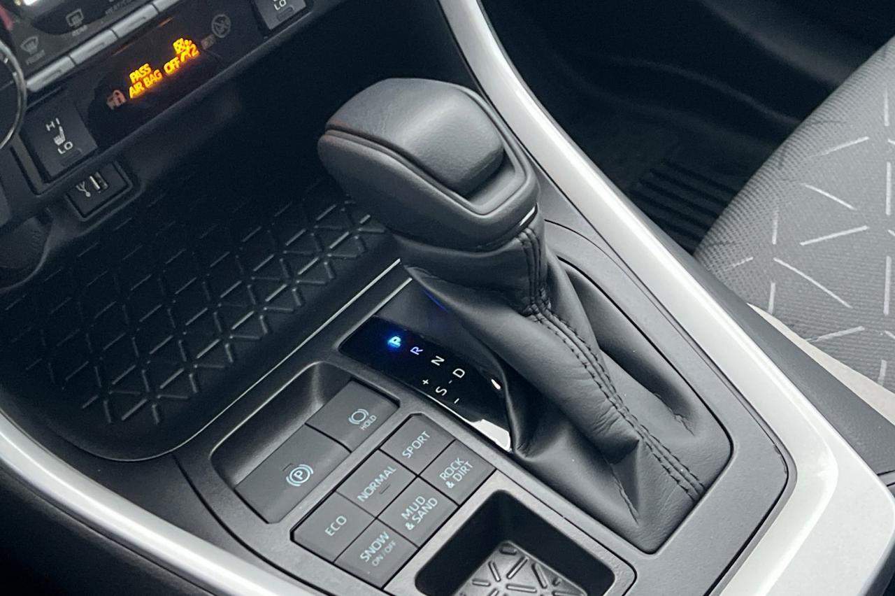 2025 Toyota RAV4 XLE Ontario OR