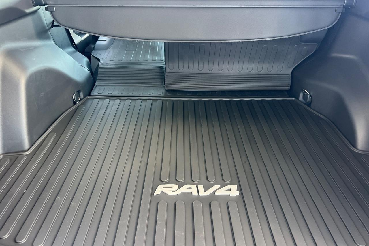 2025 Toyota RAV4 XLE Ontario OR