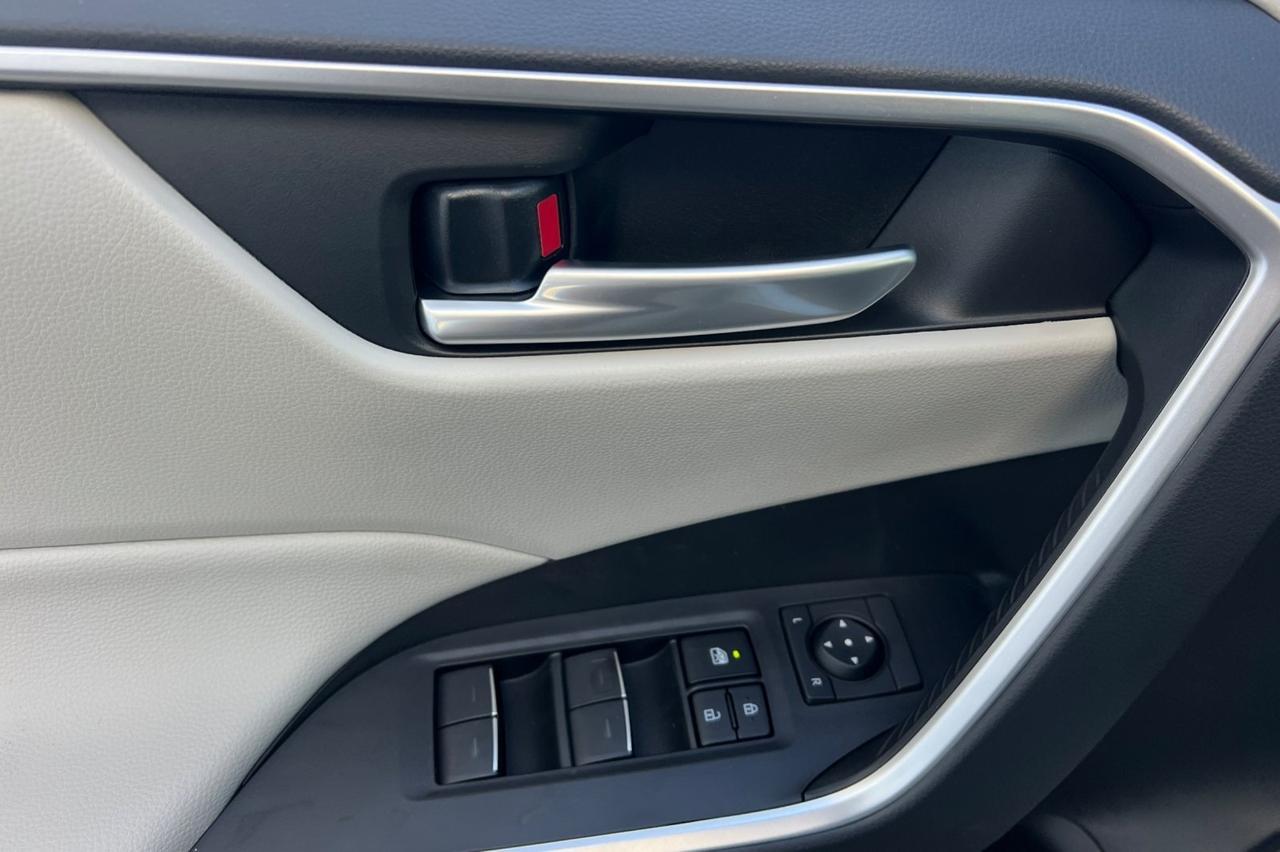 2025 Toyota RAV4 XLE Ontario OR