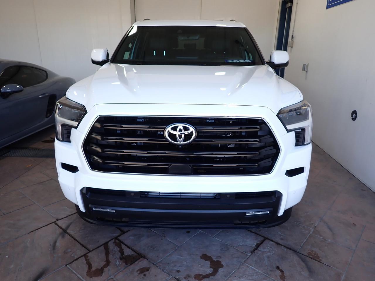 2025 Toyota Sequoia TRD OFF ROAD 4WD 8 PASS *HYBRID* LEATHER SUNROOF Listowel ON