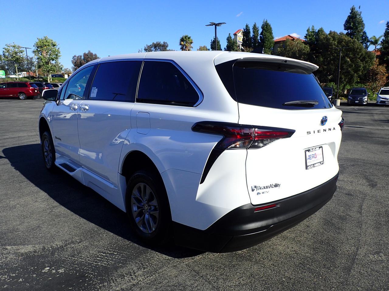 2025 Toyota Sienna LE Anaheim CA