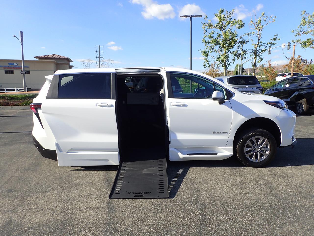 2025 Toyota Sienna LE Anaheim CA