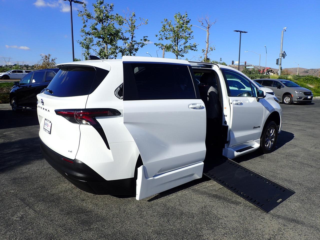 2025 Toyota Sienna LE Anaheim CA
