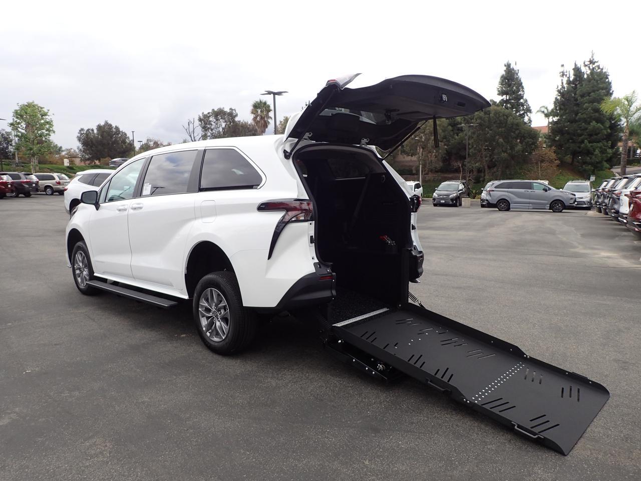 2025 Toyota Sienna LE Anaheim CA