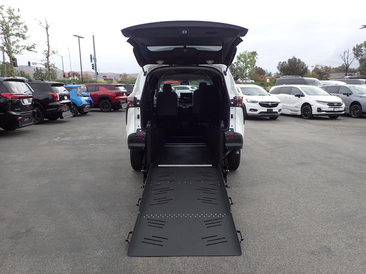 2025 Toyota Sienna LE Anaheim CA