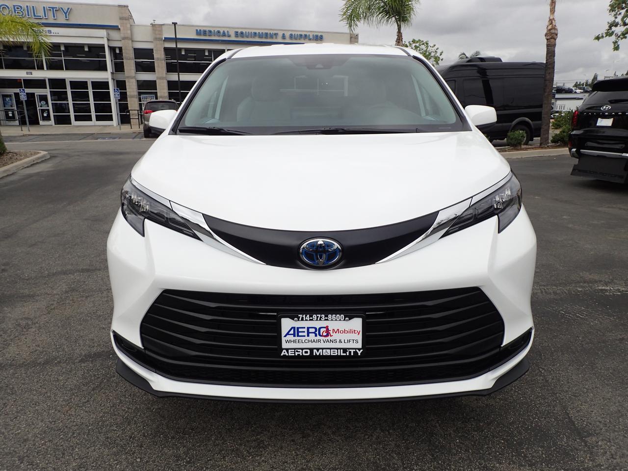 2025 Toyota Sienna LE Anaheim CA