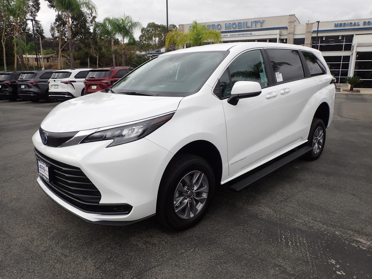 2025 Toyota Sienna LE Anaheim CA