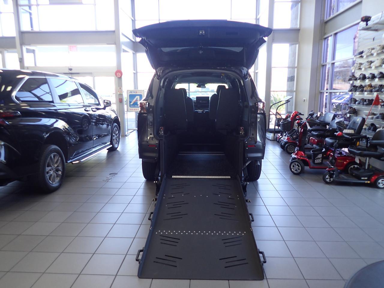2025 Toyota Sienna LE Anaheim CA