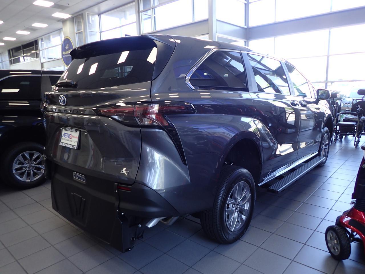 2025 Toyota Sienna LE Anaheim CA