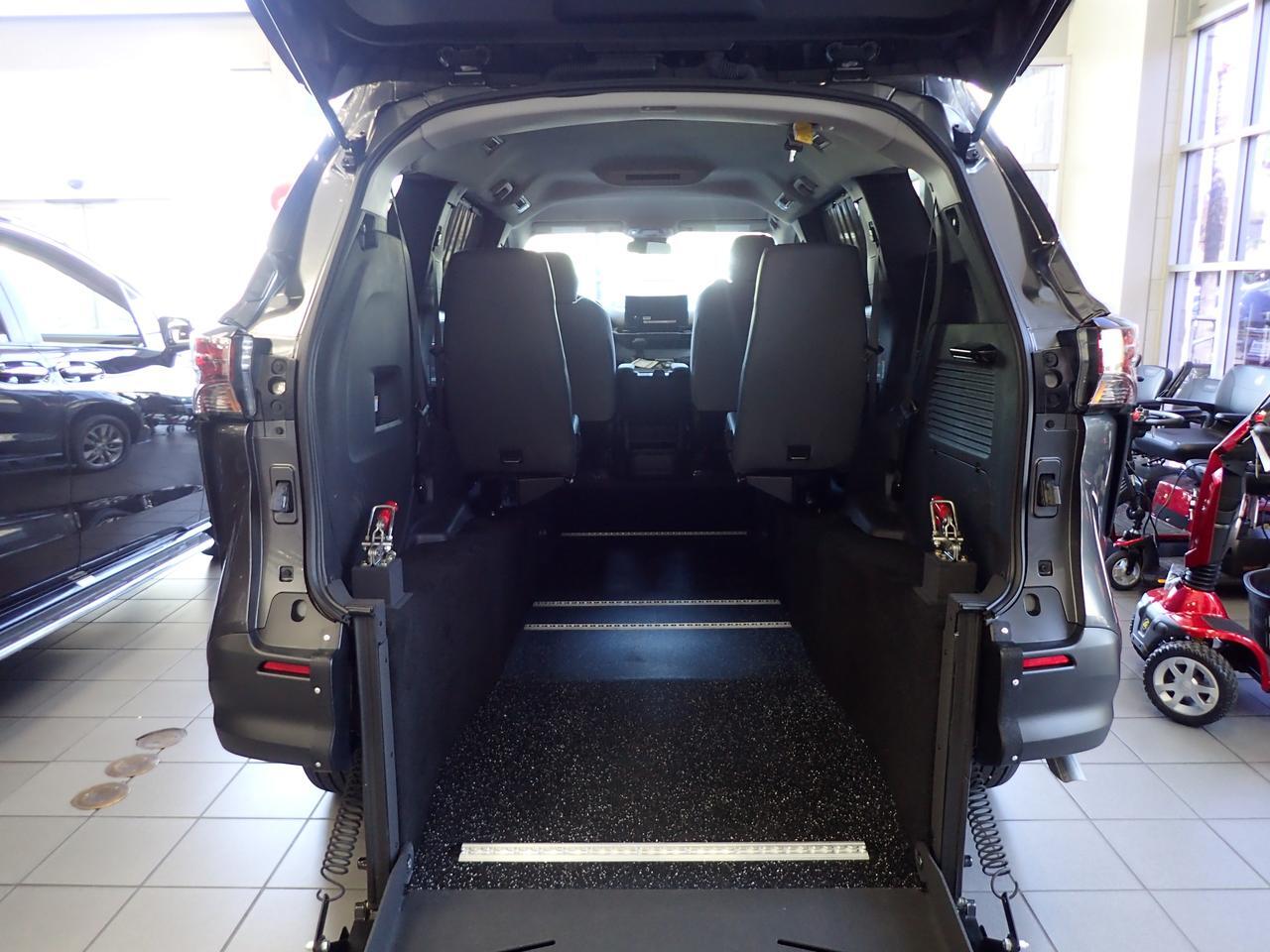 2025 Toyota Sienna LE Anaheim CA