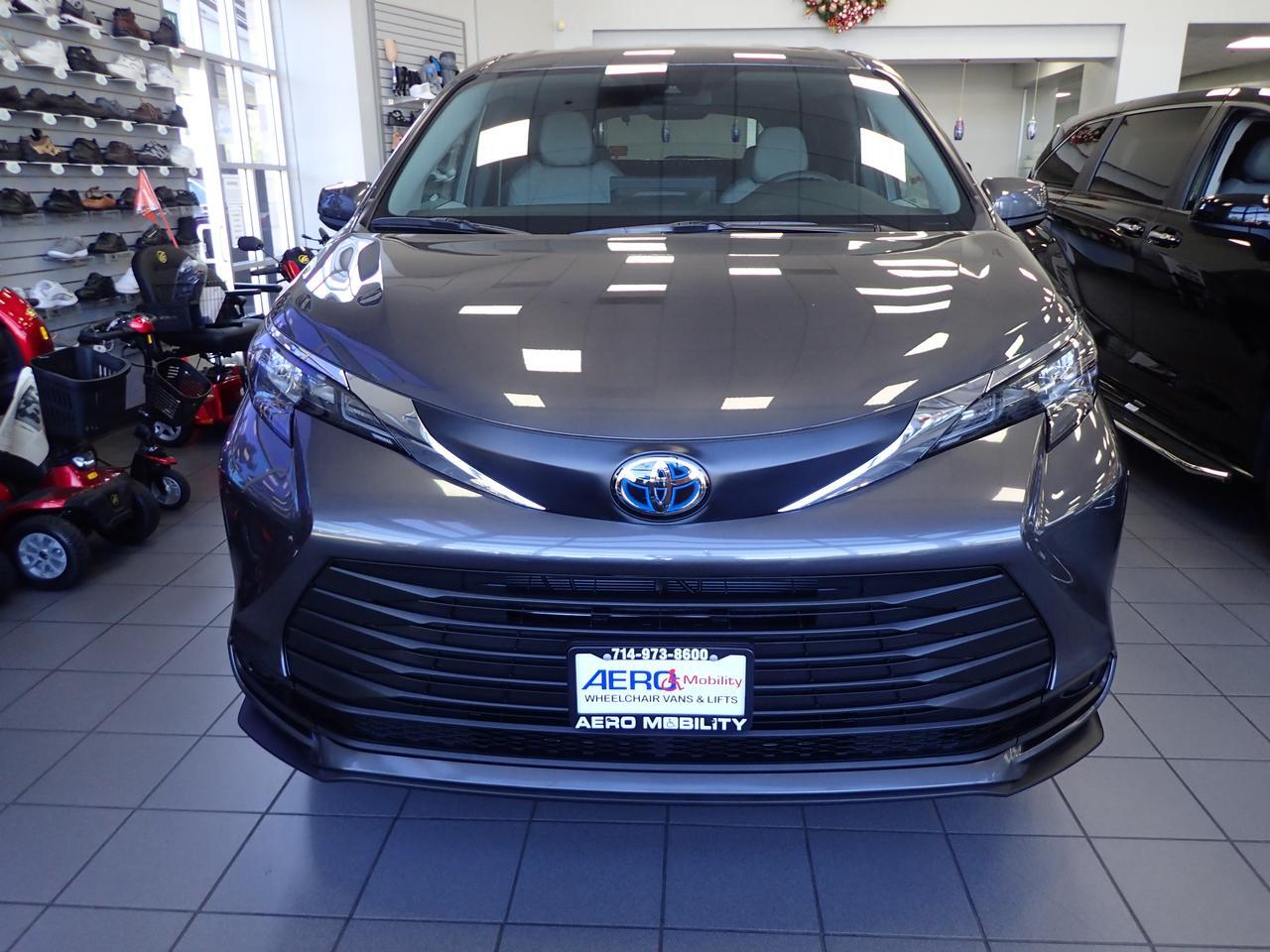 2025 Toyota Sienna LE Anaheim CA