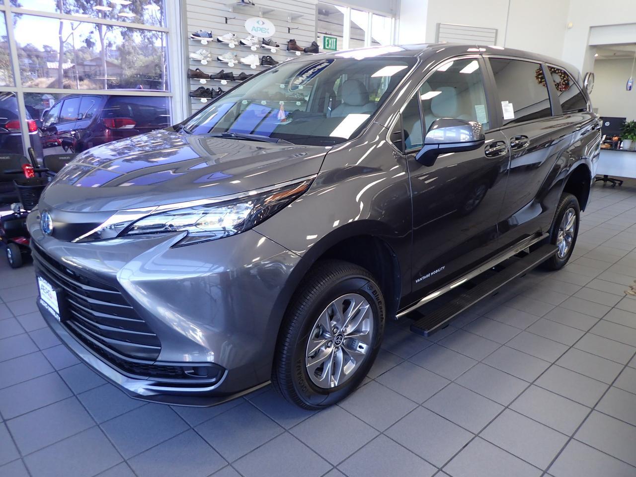 2025 Toyota Sienna LE Anaheim CA