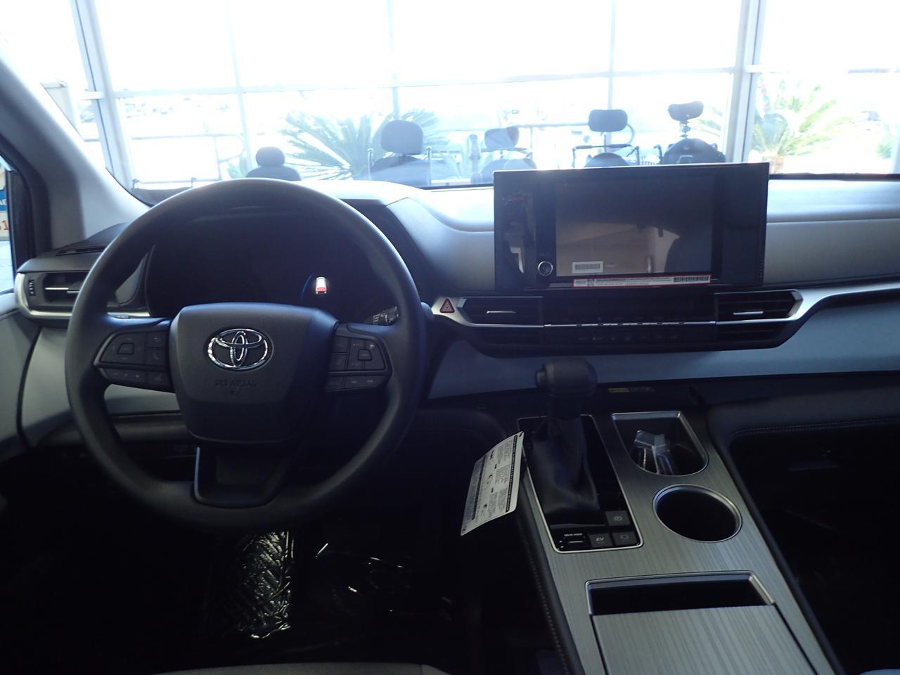 2025 Toyota Sienna LE Anaheim CA