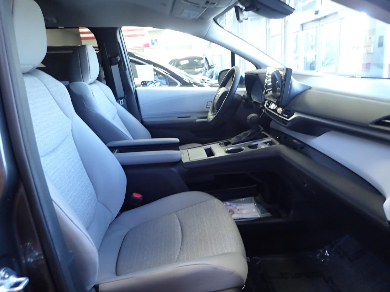 2025 Toyota Sienna LE Anaheim CA