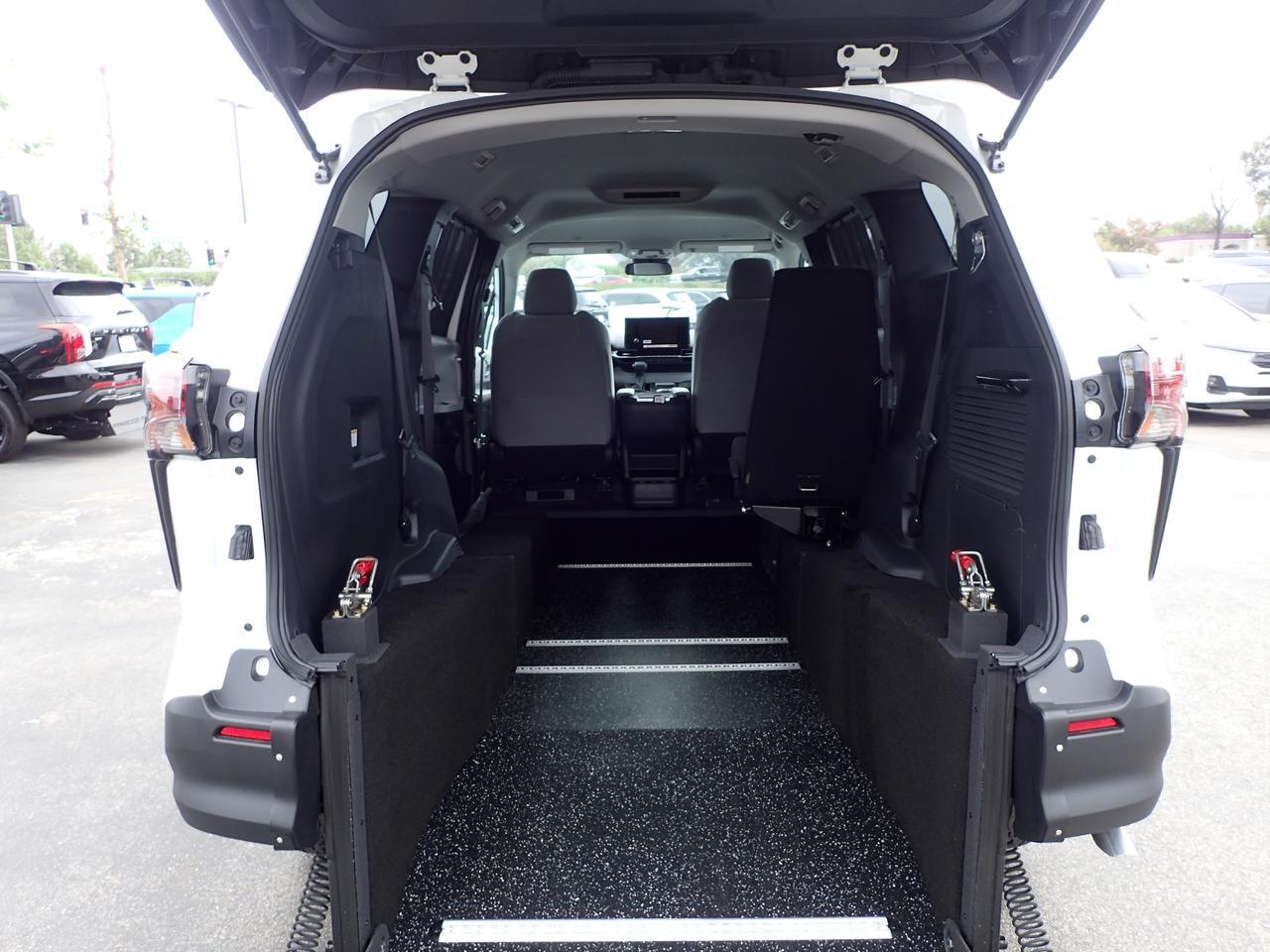 2025 Toyota Sienna LE Anaheim CA