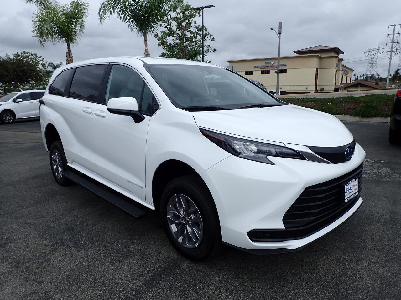2025 Toyota Sienna LE Anaheim CA