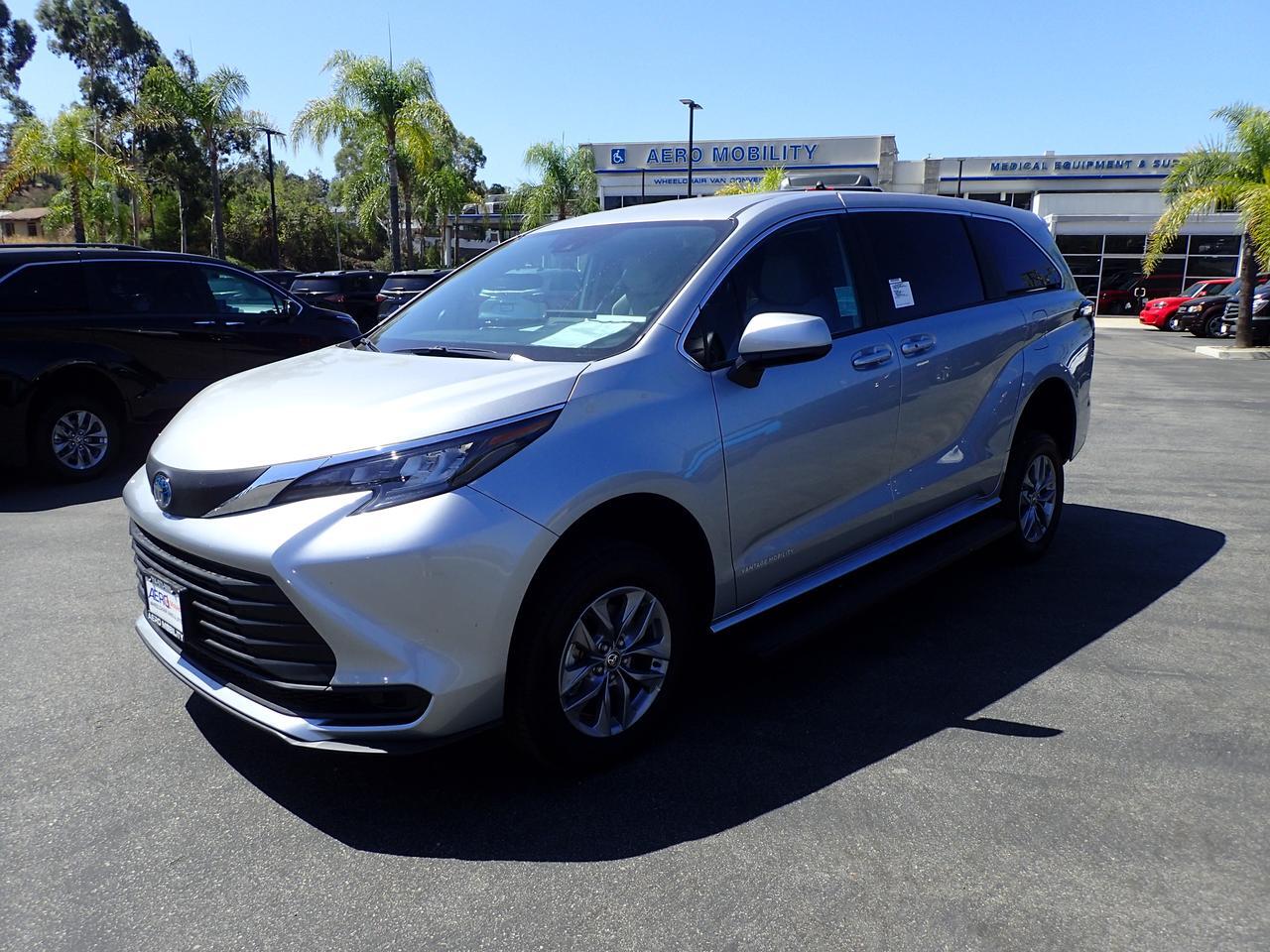 2025 Toyota Sienna LE Anaheim CA