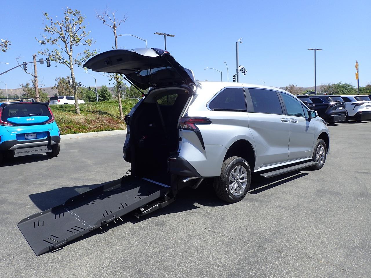 2025 Toyota Sienna LE Anaheim CA